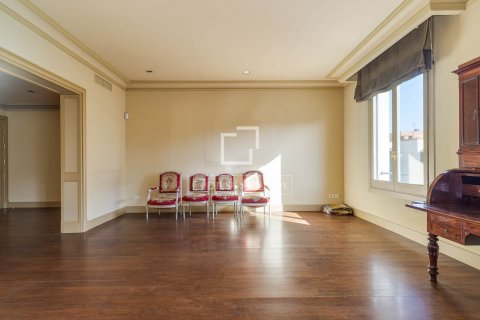 4 bedrooms apartment for sale in Barcelona, Catalonia, Spain № 9016 - photo 20