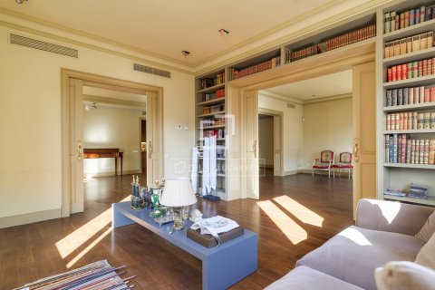 4 bedrooms apartment for sale in Barcelona, Catalonia, Spain № 9016 - photo 19
