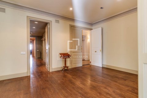 4 bedrooms apartment for sale in Barcelona, Catalonia, Spain № 9016 - photo 13