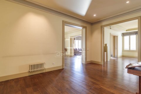 4 bedrooms apartment for sale in Barcelona, Catalonia, Spain № 9016 - photo 12
