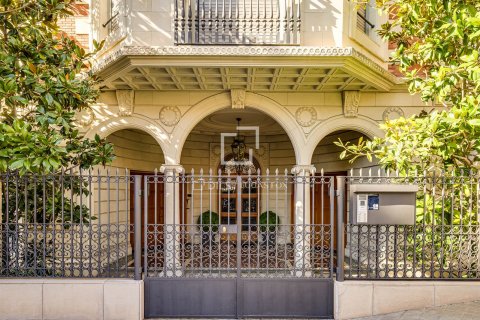4 bedrooms apartment for sale in Barcelona, Catalonia, Spain № 9016 - photo 4