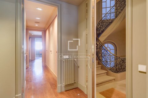 4 bedrooms apartment for sale in Barcelona, Catalonia, Spain № 9016 - photo 30