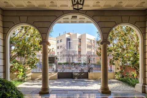 4 bedrooms apartment for sale in Barcelona, Catalonia, Spain № 9016