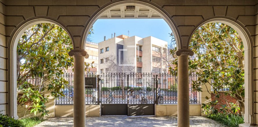 4 bedrooms apartment for sale in Barcelona, Catalonia, Spain № 9016