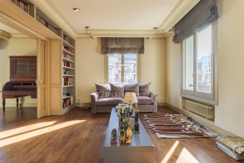 4 bedrooms apartment for sale in Barcelona, Catalonia, Spain № 9016 - photo 17