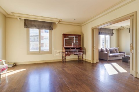 4 bedrooms apartment for sale in Barcelona, Catalonia, Spain № 9016 - photo 21