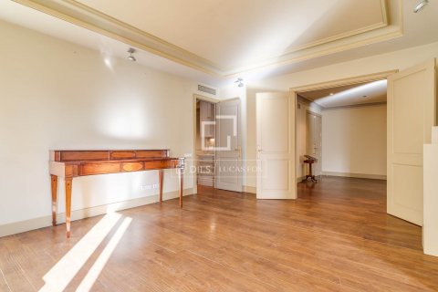 4 bedrooms apartment for sale in Barcelona, Catalonia, Spain № 9016 - photo 15