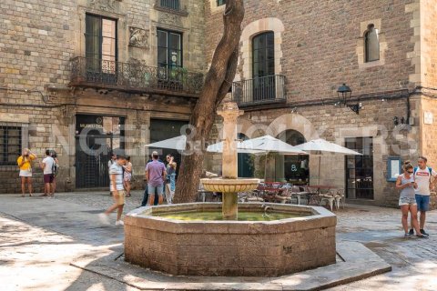 155 sq.m. commercial property for sale in Ciutat Vella, Barcelona, Catalonia, Spain № 2631 - photo 5