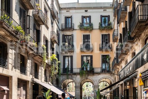 155 sq.m. commercial property for sale in Ciutat Vella, Barcelona, Catalonia, Spain № 2631 - photo 18