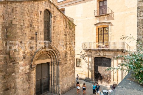 155 sq.m. commercial property for sale in Ciutat Vella, Barcelona, Catalonia, Spain № 2630 - photo 7