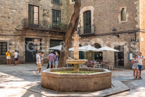 155 sq.m. commercial property for sale in Ciutat Vella, Barcelona, Catalonia, Spain № 2630 - photo 5
