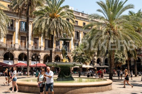 155 sq.m. commercial property for sale in Ciutat Vella, Barcelona, Catalonia, Spain № 2630 - photo 19