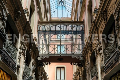 155 sq.m. commercial property for sale in Ciutat Vella, Barcelona, Catalonia, Spain № 2630 - photo 20