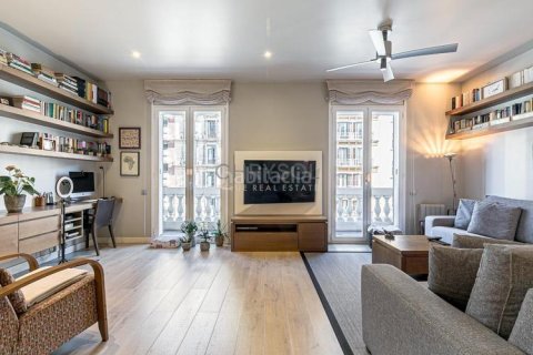 3 bedrooms apartment for sale in Eixample, Barcelona, Catalonia, Spain № 2514