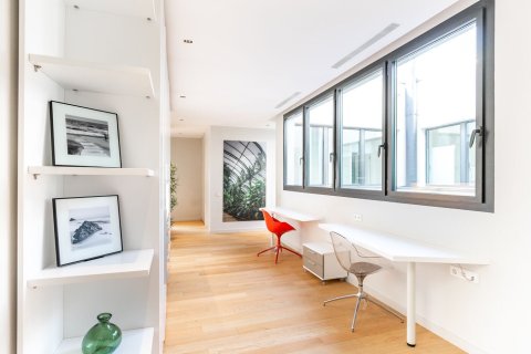 3 bedrooms apartment for rent in Barcelona, Catalonia, Spain № 1554 - photo 12