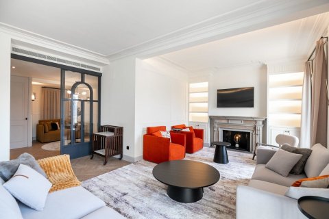 Apartamento de 4 dormitorios en alquiler en Barcelona, Cataluña, Spain № 1552 - foto 5