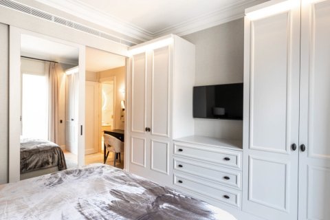 Apartamento de 4 dormitorios en alquiler en Barcelona, Cataluña, Spain № 1552 - foto 14