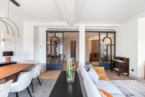 Apartamento de 4 dormitorios en alquiler en Barcelona, Cataluña, Spain № 1552 - foto 18