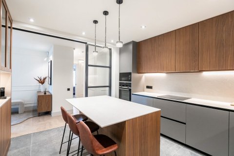 Apartamento de 4 dormitorios en alquiler en Barcelona, Cataluña, Spain № 1552 - foto 8