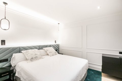 Apartamento de 4 dormitorios en alquiler en Barcelona, Cataluña, Spain № 1552 - foto 11