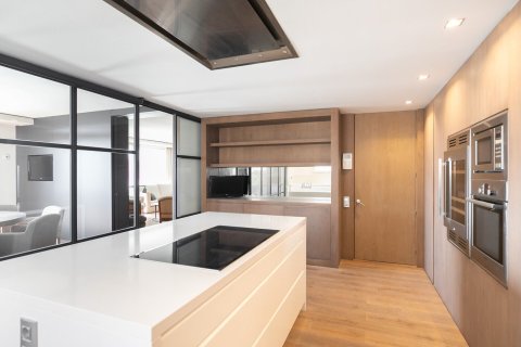 4 bedrooms apartment for rent in Barcelona, Catalonia, Spain № 1550 - photo 9
