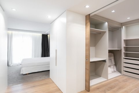4 bedrooms apartment for rent in Barcelona, Catalonia, Spain № 1550 - photo 15