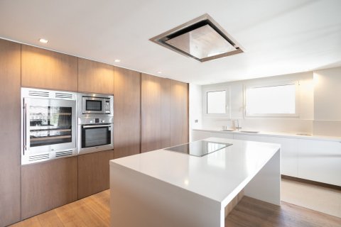 4 bedrooms apartment for rent in Barcelona, Catalonia, Spain № 1550 - photo 8