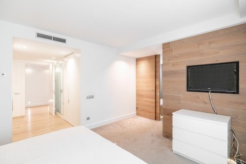 4 bedrooms apartment for rent in Barcelona, Catalonia, Spain № 1550 - photo 14