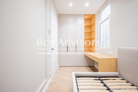 3 bedrooms apartment for sale in Eixample, Barcelona, Catalonia, Spain № 2912 - photo 30