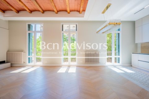 3 bedrooms apartment for sale in Eixample, Barcelona, Catalonia, Spain № 2912