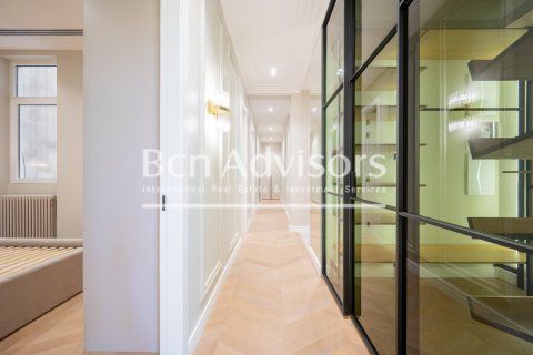 3 bedrooms apartment for sale in Eixample, Barcelona, Catalonia, Spain № 2912 - photo 13