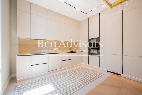3 bedrooms apartment for sale in Eixample, Barcelona, Catalonia, Spain № 2912 - photo 9