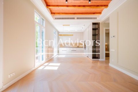 3 bedrooms apartment for sale in Eixample, Barcelona, Catalonia, Spain № 2912 - photo 3
