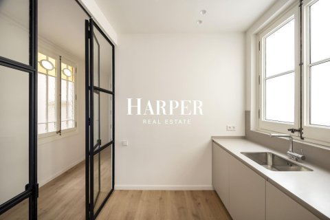 2 bedrooms apartment for sale in Eixample, Barcelona, Catalonia, Spain № 2371 - photo 17