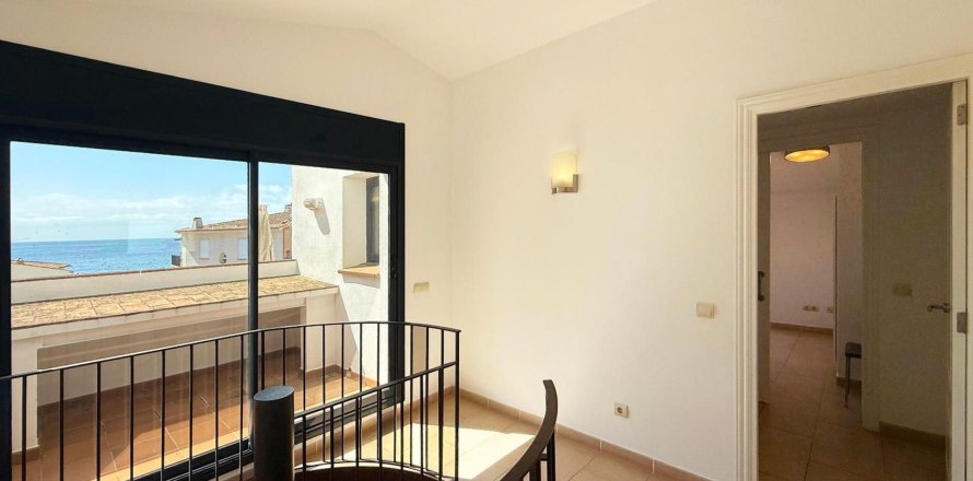 3 bedrooms apartment for sale in Tamariu, Girona, Catalonia, Spain № 3639