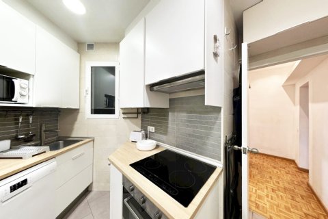 Apartamento de 3 dormitorios en venta en Barcelona, Cataluña, Spain № 3643 - foto 10