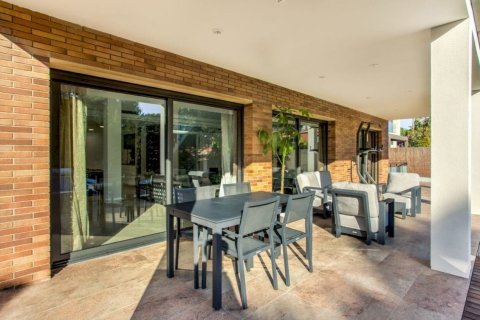 Купить дом в Гава, Испания с 7 комнат, 400м², № 1311 - фото 2