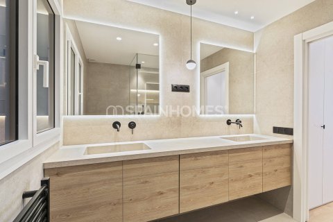 3 bedrooms apartment for sale in Barcelona, Catalonia, Spain № 1308 - photo 6