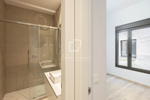 Apartamento de 3 dormitorios en venta en Barcelona, Cataluña, Spain № 4399 - foto 14