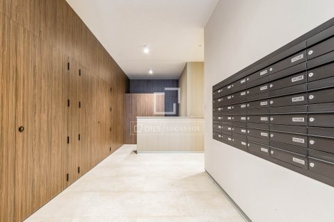 Apartamento de 3 dormitorios en venta en Barcelona, Cataluña, Spain № 4399 - foto 29