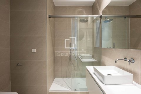 Apartamento de 3 dormitorios en venta en Barcelona, Cataluña, Spain № 4399 - foto 15