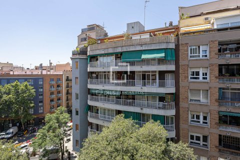 Apartamento de 3 dormitorios en venta en Barcelona, Cataluña, Spain № 4399 - foto 27