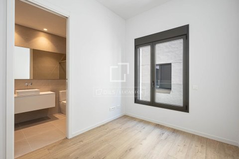 Apartamento de 3 dormitorios en venta en Barcelona, Cataluña, Spain № 4399 - foto 21