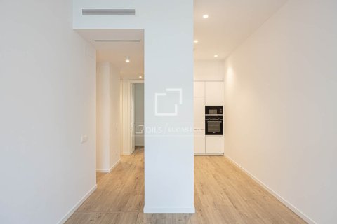 Apartamento de 3 dormitorios en venta en Barcelona, Cataluña, Spain № 4399 - foto 4
