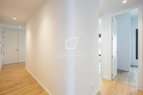 Apartamento de 3 dormitorios en venta en Barcelona, Cataluña, Spain № 4399 - foto 19