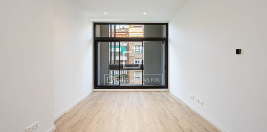 Apartamento de 3 dormitorios en venta en Barcelona, Cataluña, Spain № 4399