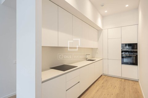 Apartamento de 3 dormitorios en venta en Barcelona, Cataluña, Spain № 4399 - foto 6