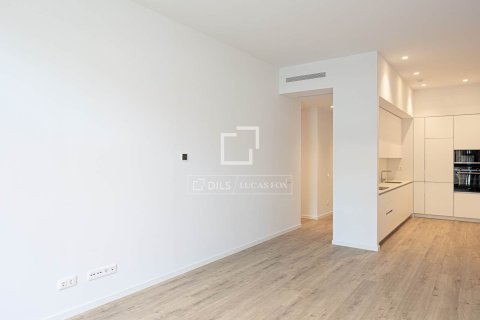 Apartamento de 3 dormitorios en venta en Barcelona, Cataluña, Spain № 4399 - foto 3