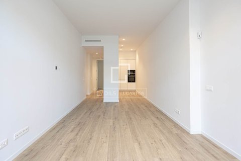 Apartamento de 3 dormitorios en venta en Barcelona, Cataluña, Spain № 4399 - foto 2