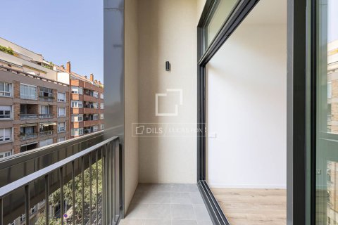 Apartamento de 3 dormitorios en venta en Barcelona, Cataluña, Spain № 4399 - foto 9